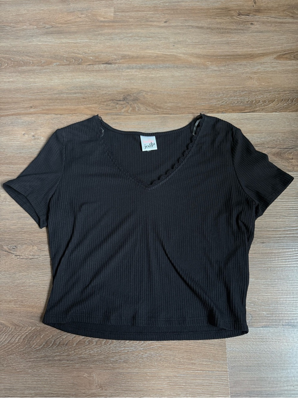 Black Ribbed V-Neck Crop Tee